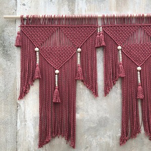 Tapiz de macramé extragrande color rojo vino para decoración de fondo de sofá, crea una pared llamativa y atractiva para la sala de estar. - Product Image 5