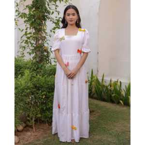 Robe trapèze Cindrella XS avec col carré, dos nu, nœud blanc, tissu respirant et taille naturelle - Product Image 3