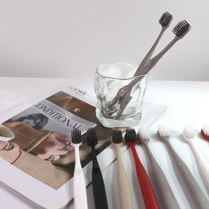Brosse à dents de voyage jetable avec poils souples en polypropylène et manche en paille, matériau Dupont, taille adulte - Product Image 1