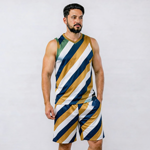 Conjunto de Camiseta sin Mangas y Pantalones Cortos con Estampado de Olas Tropicales para Hombre, Tejido de Poliéster Sublimado de Secado Rápido, Cuello Redondo, Atuendo Casual de Verano - Product Image 3