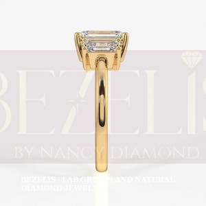 Anillo de tres piedras con diamante cultivado en laboratorio de corte esmeralda en plata para regalo y uso en fiestas, venta al por mayor, cumpleaños y uso diario. - Product Image 3