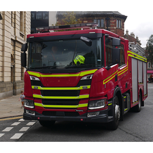 Camion de pompiers à vendre, véhicule de intervention d'urgence robuste, entièrement équipé pour la lutte contre les incendies - Product Image 1