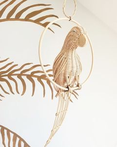 Décoration en rotin artisanal sur le thème des oiseaux tropicaux, pour chambre d'enfant, article en osier durable pour la décoration et l'exposition. - Product Image 2