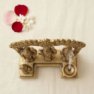 Lampe à huile religieuse en laiton plaqué or de qualité supérieure avec trois divinités (Ram, Lakshman, Sita) – Artisanat de moulage pour décoration intérieure - Product Image 1