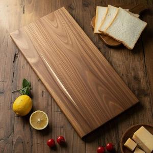 Planche à découper en bois naturel avec incrustation en résine époxy, faite à la main, pour la cuisine et la préparation des aliments - Product Image 6