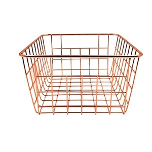 Panier à linge de grande taille en fil de fer métallique, au look magnifique, avec finition plaquée or, pour transporter les vêtements vers la zone de lavage - Product Image 6