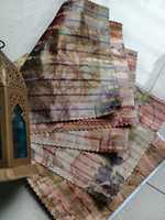 Tissu brodé à imprimé floral avec un motif texturé floral