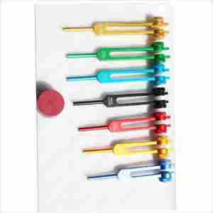 Juego de Diapasones de Aluminio de Alta Calidad de 7 Piezas para Equilibrio de Chakras y Terapia de Sonido con Bolsa de Transporte Suave - Product Image 1