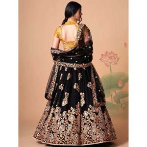 Elegante Lehenga Choli Negro Bordado en Tela de Red para Tallas Grandes, Ideal para Eventos - Product Image 5
