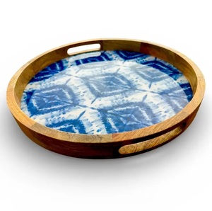 Bandeja de Servir Redonda de Madera Hecha a Mano con Diseño Impreso Azul, Bandeja Decorativa para Café - Product Image 3