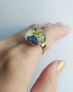 Bague pour femme en corne transparente, style animal, faite à la main, bijou d'art et de collection - Product Image 2