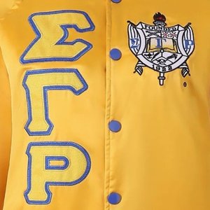 Chaqueta Bomber Dorada de Satén Sigma Gamma Rho, Bordado Personalizado en Chenilla, Ropa de Hermandad Griega para Mujer - Product Image 4
