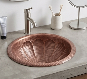 Élégant évier en cuivre fait main, rond, à cuve unique, surface brossée mate, design rustique, installation sur plan. - Product Image 6