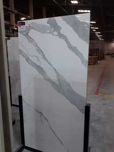 Losas de porcelana Onyx Soft Stone con acabado blanco de 80x160cm, baldosas de porcelana Onyx White brillantes de gran tamaño, baldosas GVT y PGVT. - Product Image 3