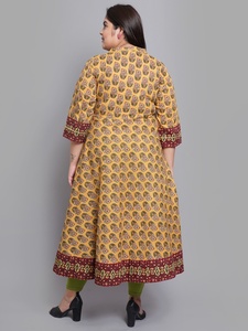 Kurti Anarkali de algodón con estampado floral mostaza para mujer de talla grande, con cuello mandarín y mangas 3/4. - Product Image 4