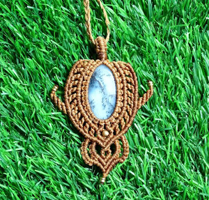 สร้อยคอหินอาเกตธรรมชาติแบบเดนไดรติก พร้อมจี้หินอาเกตแบบถักมาคราเม่ ดีไซน์จากธรรมชาติ สไตล์โบโฮ - Product Image 3