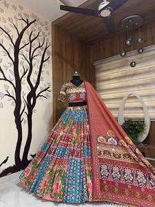 Nouvelle tenue traditionnelle indienne de designer pour le festival Navratri, Lehenga Garba, tenue de Navratri, Lehenga Gujarati - Product Image 2