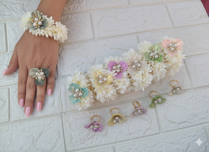 Gajra Acrílica para Boda India con Anillo, Combo para Joyería de Nikah, Mehndi y Haldi |   Talla única |   Regalo para Ella |    Envío Gratis - Product Image 3