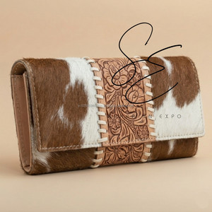 Cartera de Cuero Genuino Repujado Estilo Western Hecha a Mano con Pelo, Cartera Trifold con Grabado Floral, Cartera Vintage de Moda Vaquera - Product Image 2