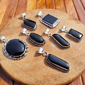 Pendentif en onyx noir naturel serti de pierres, plaqué argent, en laiton, collier en pierres précieuses, bijoux faits à la main, unisexe, cadeau de mariage bohème - Product Image 4