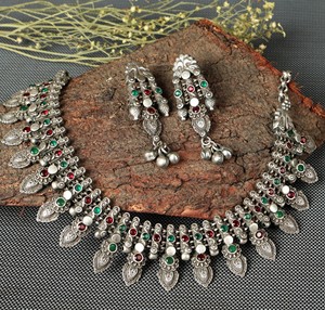 Conjunto de Joyería Étnica Bohemia para Boda: Collar y Pendientes de Ónix con Baño de Plata Antigua, Diseño de Bisel para Enamorados, Ideal para Compromiso - Product Image 3