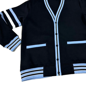 Cárdigan Universitario Personalizado de Invierno, Lana/Cachemira, Grueso, Negro y Azul Cielo en Contraste, Suéter de Punto con Botones, Estilo Retro Urbano - Product Image 2