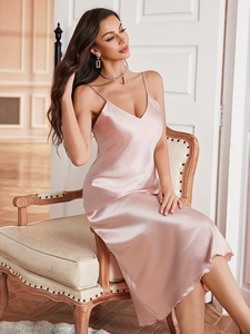 Elegante Camisón Térmico de Satén Rosa con Cuello en V, Sin Mangas, Tallas Grandes, Largo hasta la Rodilla, Color Sólido, Ropa de Dormir para Mujer, Cintura Elástica - Product Image 1