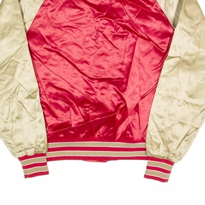 เสื้อแจ็คเก็ตเบสบอลวิทยาลัยแบบ Letterman สีชมพู ผ้าซาติน ทรงบอมเบอร์ คุณภาพเยี่ยม แฟชั่นลำลองระดับพรีเมียม สำหรับผู้ชายและผู้หญิง - Product Image 6