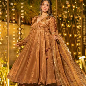 Ramdev Trading Ensemble Anarkali de Luxe de Créateur en Soie Fandy, Style Moderne, Ethnique, à Coupe Fluide, pour Célébrations et Fêtes de Diwali - Product Image 1