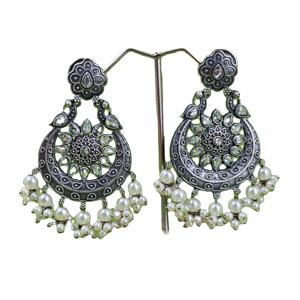 Boucles d'oreilles pendantes traditionnelles indiennes Chandbali en argent oxydé, serties de topaze en forme de poire, pour mariages féminins - Product Image 1