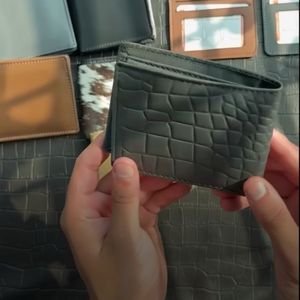Portefeuille homme en cuir véritable gris à motif animalier, avec séparateur de billets tout-en-un, fentes pour cartes de crédit gaufrées et mini pochette d'identité - Product Image 3