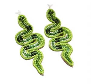 Pendientes de Serpiente con Cuentas Hechos a Mano por Ziyan, Diseño Animal Verde, Estilo Clásico, Joyería Católica para Mujer - Product Image 1