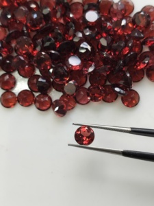 Granat rouge naturel 6MM, coupe ronde brillante, pierre précieuse de qualité supérieure pour la fabrication de bijoux - Product Image 2
