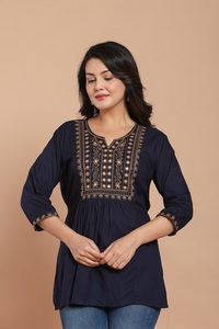 Kurta de Algodón Azul Marino para Mujer con Bordado Dorado, Manga 3/4, Estilo Étnico Informal, Largo Midi, Corte Holgado - Product Image 3