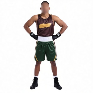 Ensemble de boxe en polyester pour toutes les saisons, vêtements d'entraînement durables, short et haut avec logo de gants - Product Image 1