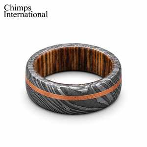 Bague de mariage unisexe personnalisée en acier Damas traditionnel avec incrustation de cuivre et bande intérieure en bois Pakka |   Bague artisanale - Product Image 3