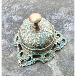 Campana de Recepción de Hotel de Latón Macizo con Acabado Antiguo y Grabado Floral Ornamental, Campana Decorativa Vintage para Oficina - Product Image 5