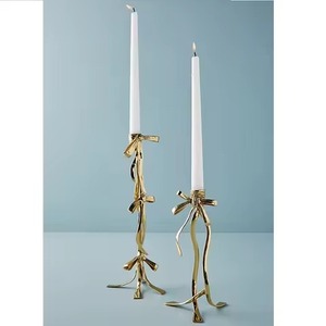 Porte-bougie en métal élégant de style antique avec nœud papillon pour les thèmes d'intérieur modernes et industriels - Product Image 1