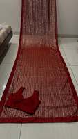 Sari en Georgette avec travail de sequins pour occasions spéciales, accompagné d'un chemisier en satin de Bangalore
