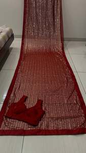 Sari en Georgette avec travail de sequins pour occasions spéciales, accompagné d'un chemisier en satin de Bangalore - Product Image 6