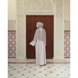 Ensemble Abaya Musulman Ample et Modeste pour Femme - Polyester Uni, Design Personnalisé pour l'Aïd, le Ramadan, la Prière et les Soirées - Product Image 1