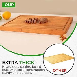 Tagliere Spesso in Bambù per Cucina con Scanalatura Profonda per Succhi e Manici Laterali, Blocco da Taglio in Legno per Salumi e Formaggi - Product Image 3