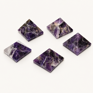 Pyramide d'améthyste de qualité supérieure, sculptée, respectueuse de l'environnement, pour la guérison et la décoration intérieure, Agate Mart - Product Image 1