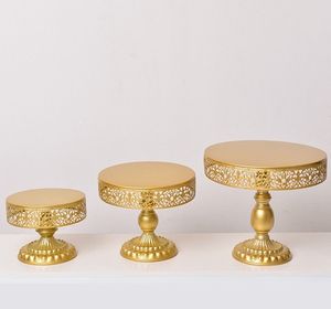 Support à gâteau classique et élégant en métal pour la décoration de table de dessert de mariage avec piédestal décoratif et plateau rond - Product Image 3