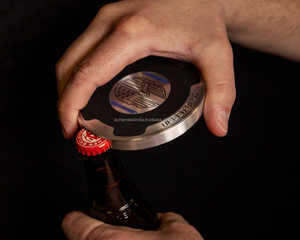 Dessous de verre de forme ronde au design moderne en acier, parfait pour les ustensiles de cuisine élégants et les accessoires pour le thé et le vin, à des prix raisonnables - Product Image 5