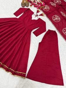 Presentando el nuevo traje Anarkali de diseñador en material de seda romana con un estilo elegante y moderno. - Product Image 5