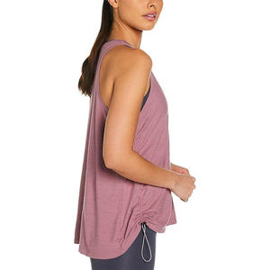 Chemises d'entraînement pour femmes avec impression par sublimation OEM |   Hauts de compression athlétiques anti-boulochage |   Équipement sportif durable avec logo personnalisé - Product Image 3