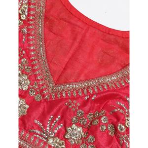 Ropa de boda de color rojo hipnótico satén bordado Lehenga Choli - Product Image 2