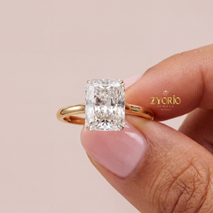 Anillo de Compromiso con Diamante Cultivado en Laboratorio, Corte Radiante, Claridad VVS, Plata de Ley, Acabado Mate, Banda Solitaria Abombada para Boda y Fiesta - Product Image 1