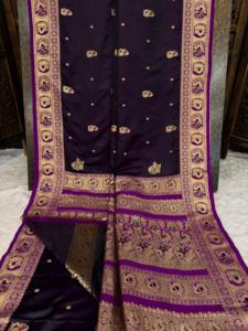 Sari en soie satinée avec tissage Zari, look traditionnel indien magnifique, pour les occasions festives et la saison des mariages, vêtements élégants pour femmes - Product Image 4